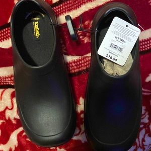 NEW Black non slip restaurant shoes